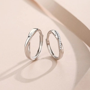S925 sterling silver Mobius couple rings with twisted design and cubic zirconia stone