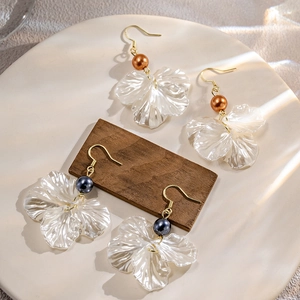 Elegant Shell Flower Petal Drop Earrings With Faux Artificial Pearl And Silver Earring Post For Women Vintage Forest Style Jewelry