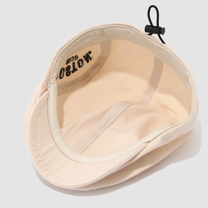Gorra retro de lona beige con bordado y cordón ajustable con cierre de tanca