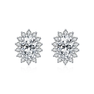 Boucles d'oreilles halo en argent 925 avec moissanite ovale et accents scintillants