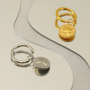 Orecchini a cerchio in acciaio inossidabile con ciondoli a stella in oro e argento