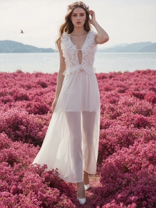Weißes Maxikleid Mit Tiefem V-Ausschnitt Ärmellos Rüschen Rückenfrei Chiffon Urlaubsstil Schlanke Passform Elegant Damen