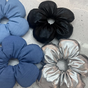 Chic 3D flower hair scrunchies in blue fabric, black leather and silver metallic finishes