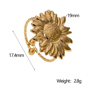 Detailansicht des goldenen Sonnenblumenrings mit Maßen von 19mm und 2,8g Gewicht