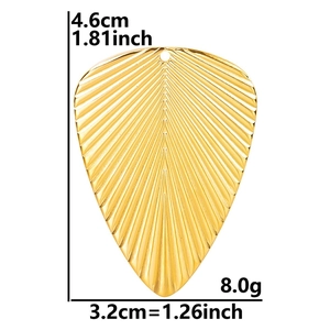 Detailed view of 18k gold leaf charm dimensions with 4.6cm height and 3.2cm width markers