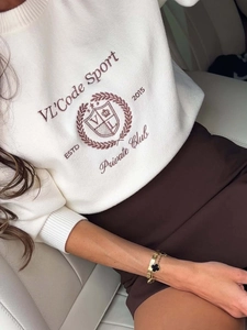White crewneck knit sweater with vintage letter embroidery and American retro style