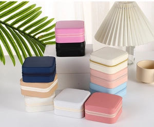 Boîtes à bijoux carrées en cuir PU de couleurs variées avec fermeture éclair maison
