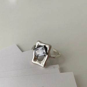 Minimalist 925 sterling silver open ring with rectangular zircon and liquid metal frame