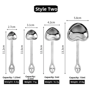 Detailed size chart of heart-shaped stainless steel measuring spoons with dimensions