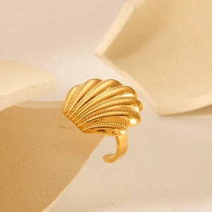 Elegant 18K gold-plated stainless steel scallop ring with minimalist ocean shell design