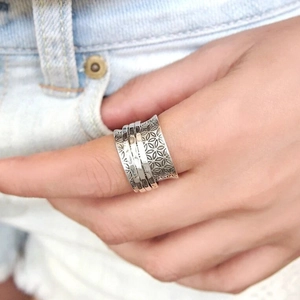 Vintage silver-tone wide ring with etched 6-petal floral patterns for a bohemian style