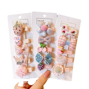 Vista manuale di 3 set di fermagli per capelli rosa con fiori e animali per bambine