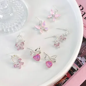 Ohrringe Set mit rosa Schmetterlingen und Herzperlen sowie glänzenden Zirkon-Kristallen