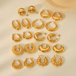 Sammlung verschiedener goldener Creolen mit glatten, gerippten und gedrehten Designs