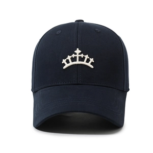 Casquette de baseball en coton bleu marine avec logo croix brodé blanc et six panneaux