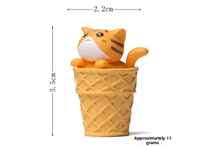 Detailed view of cat ice cream figurine with dimensions 3.5cm height and 2.2cm width