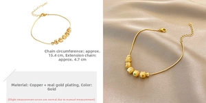 Detalle de pulsera de cuentas doradas con medidas de cadena 15,4 cm y extensión 4,7 cm