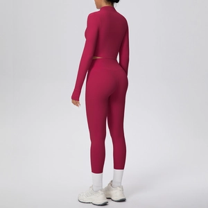 Détails du pantalon de yoga taille haute avec couture en V et effet sculptant au dos
