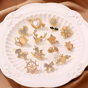 Luxus Legierung Strass Mini Brosche Damen Hemdkragen Anti-Exposition Pins Kunstperle Katzenauge Herz Tier Reversnadel