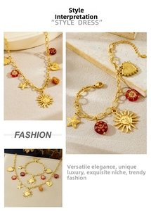 Détails de l'ensemble collier et bracelet dorés vintage avec breloques soleil et cœur