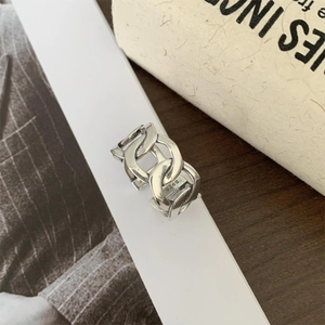 Detailed view of S925 sterling silver chain ring with authentic S925 hallmark engraving