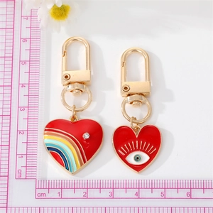 Detailed size measurement of heart-shaped keychains with enamel eye and rainbow designs