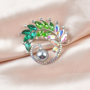 Green Crystal Brooch Iridescent Stone Grey Faux Artificial Pearl Leaf Design Alloy Pin Jewelry Women Elegant Suit Accessory