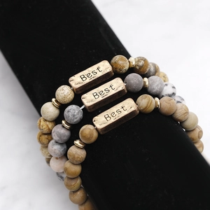 Set van 3 natuurlijke vulkanische yoga armbanden met gegraveerde BEST metalen labels