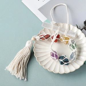 Pendaglio auto fatto a mano con 7 cristalli chakra naturali e barra in gesso