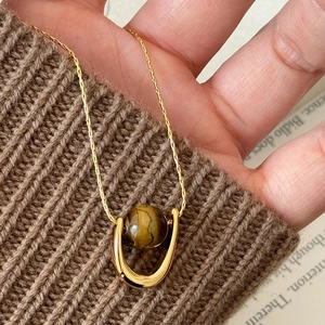 U-shaped tiger's eye stone pendant necklace in gold finish for women's autumn jewelry