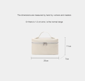 Detailed size specifications for the white leather cosmetic bag 20cm x 11cm x 7cm