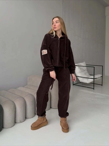 Tuta da ginnastica in velluto marrone scuro da donna con felpa e pantaloni coordinati