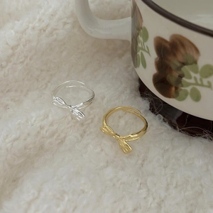 Minimalist S925 sterling silver bow rings in gold and silver with adjustable open design