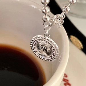 Elegant 925 sterling silver beaded chain bracelet with vintage queen coin pendant