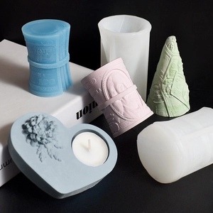Détail des moules en silicone 3D dollar et divers produits finis de bougies parfumées