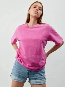 Retro rose pink washed cotton T-shirt featuring a vintage distressed finish and crew neck