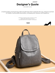 Detalle de la mochila gris oscuro con cierre de solapa y logotipo de canguro grabado