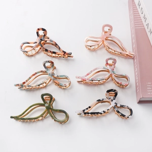 Lot de six pinces à cheveux en acétate coloré avec design de nœud papillon élégant