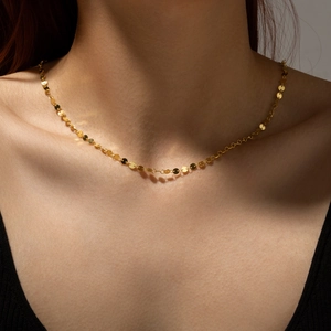 Minimalist S925 silver gold-plated chain necklace with tiny sequins on model