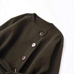 Cardigan en maille vert olive avec grands boutons et ceinture assortie pour femme
