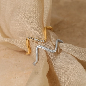 Elegant 316 stainless steel wavy ring set with micro-inlaid zircons in gold and silver