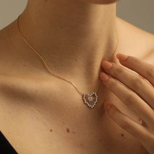 S925 silver 18K gold plated heart pendant necklace with zircons on model neck