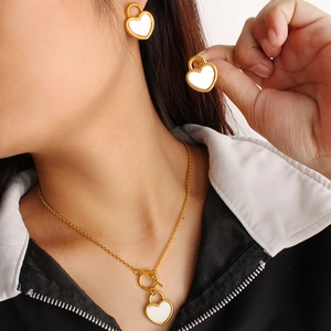 Parure Collier Et Boucles D'Oreilles Cadenas Coeur Acier Inoxydable Plaqué Or 18K Émail Blanc Élégant Minimaliste Femme