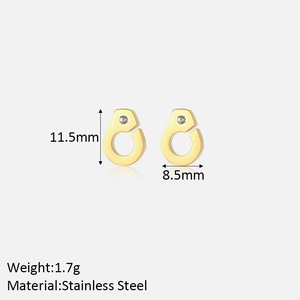 Detailed dimensions of gold handcuff stud earrings in stainless steel with measurements