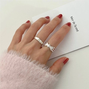 Minimalist 925 sterling silver ring set featuring bow knot and hammered texture band