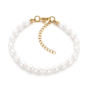 Handmade beaded pearl bracelet featuring a vintage gold heart charm and adjustable clasp