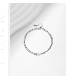 Detailed macro view of S925 sterling silver bracelet with heart-shaped zircon and lobster clasp