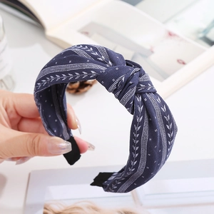 Serre-tête en tissu bleu marine avec imprimé feuilles blanches et design noué