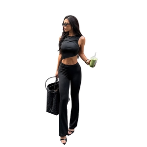 Ensemble deux pièces femme avec haut licou sans manches et pantalon évasé noir