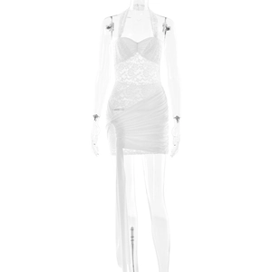 Mini robe blanche en dentelle avec dos nu licou et détails de laçage latéraux